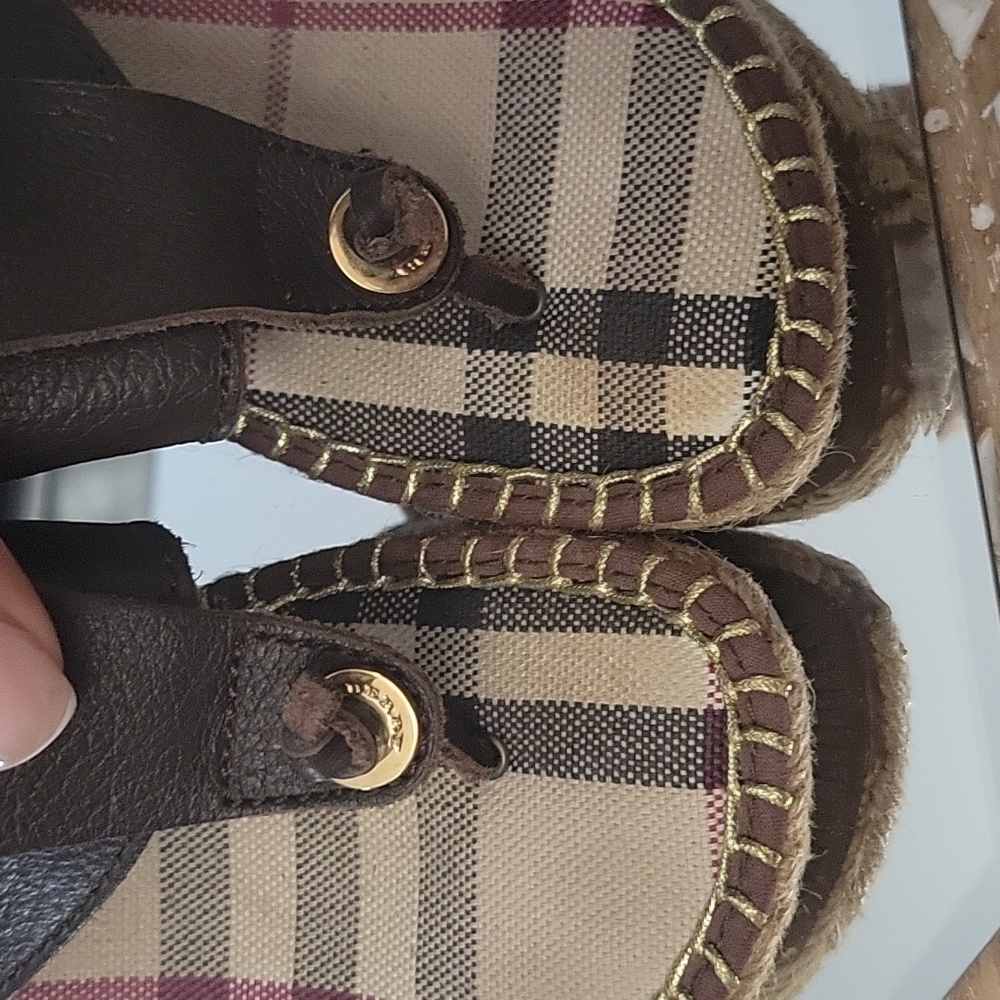 Burberry| Thong Leather Wedge Espadrilles Size 35 - Picture 7 of 8